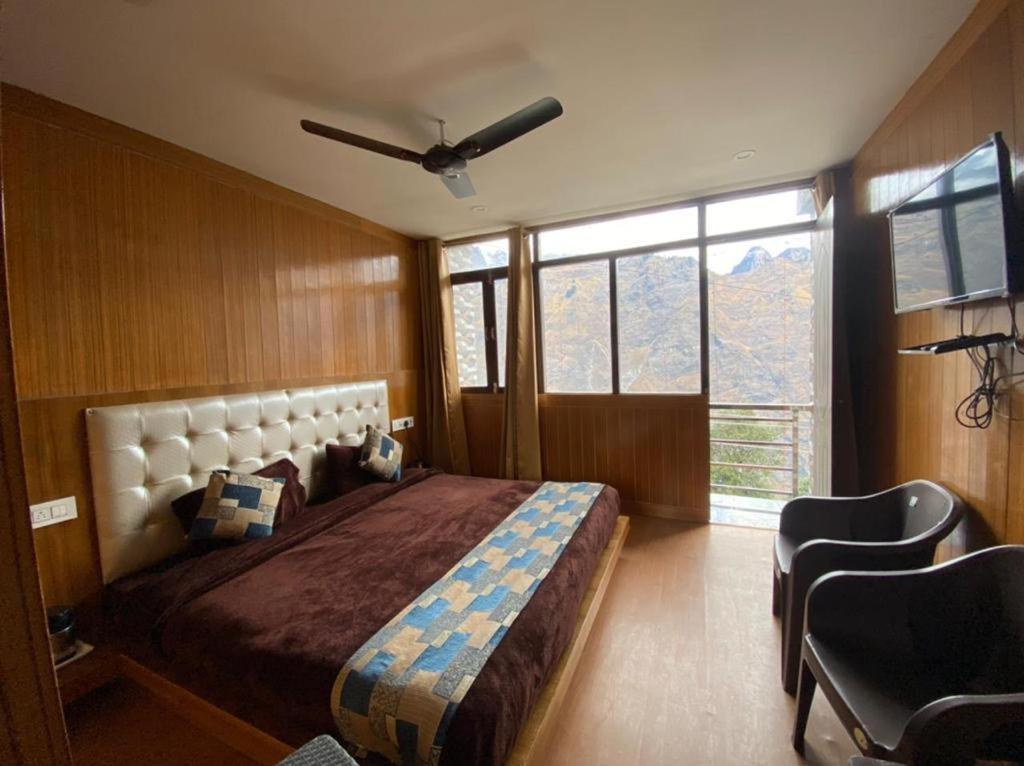 Sleeping Beauty Hotel Moutain View Property Joshīmath Exteriér fotografie
