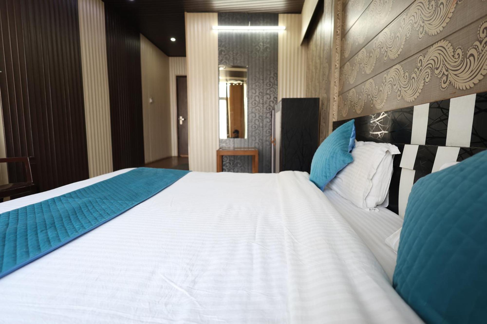 Sleeping Beauty Hotel Moutain View Property Joshīmath Exteriér fotografie
