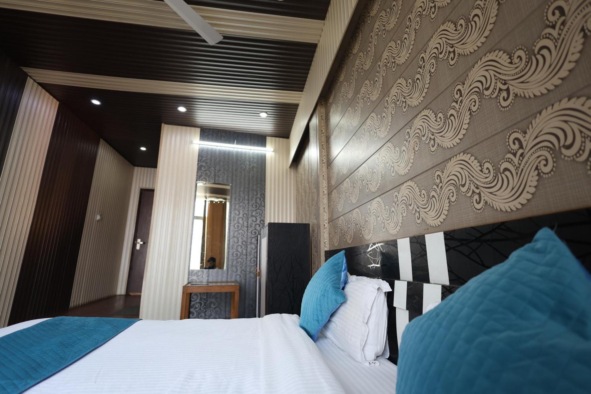 Sleeping Beauty Hotel Moutain View Property Joshīmath Exteriér fotografie